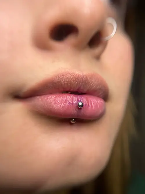 piercing sarria labio